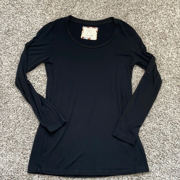 Cupio Tops - Long sleeved super soft flowy long black tee